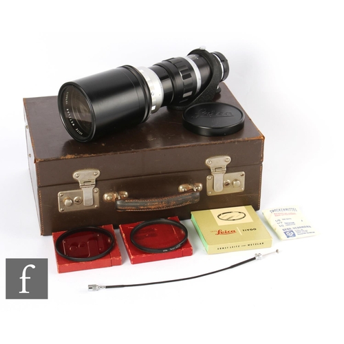 91 - A Leitz Wetzlar Telyt 400mm f/5 telephoto lens, serial number 1876017, sold in fitted case with filt... 