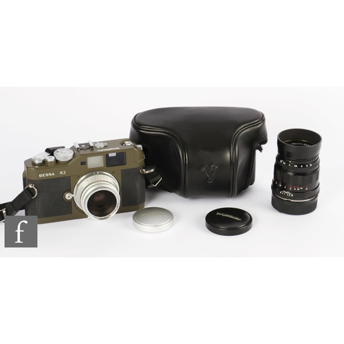 168 - A Voigtlander Bessa R2 Rangefinder camera, olive green, serial number 0002412, with Voigtlander colo... 