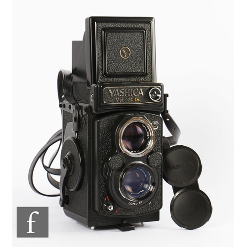 173 - A Yashica Mat-124 G medium format TLR camera, serial number 213224, sold with case.