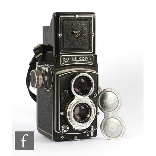 174 - A 1950/60s Rolleicord VA - Model K3E type 1 TLR camera, serial number 1923475, sold with case.