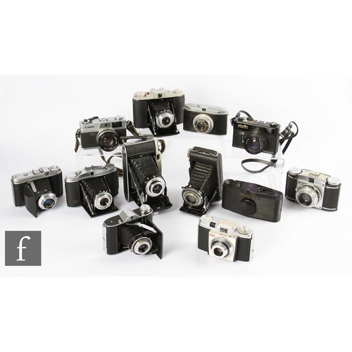 179 - A collection of various 35mm and folding cameras, to include a Kodak No. 1 Kodamatic, a Canon QL, a ... 