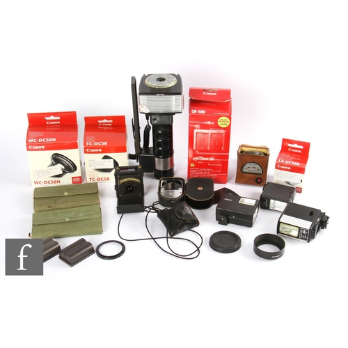 180 - A collection of various camera accessories, to include boxed Canon digital camera accessories, inclu... 