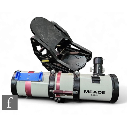 558 - A Meade LXD75 astronomical telescope with bracket, length 69cm.