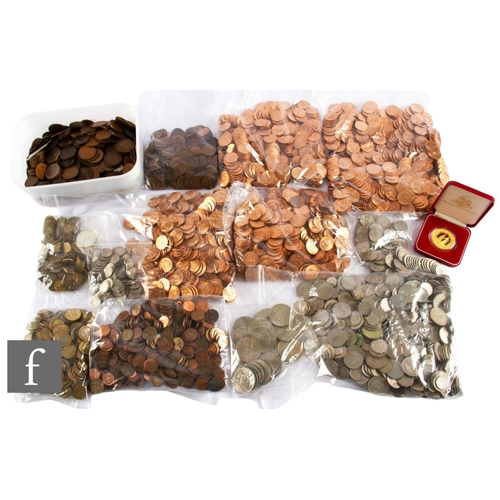 69 - George VI to Elizabeth II - A large quantity of shillings, brass threepences and copper coinage. (qt... 