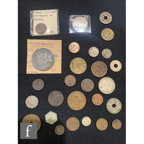 65 - Various - A collection of 18th and 19th Century coinage to include George III half pennies, later ni... 