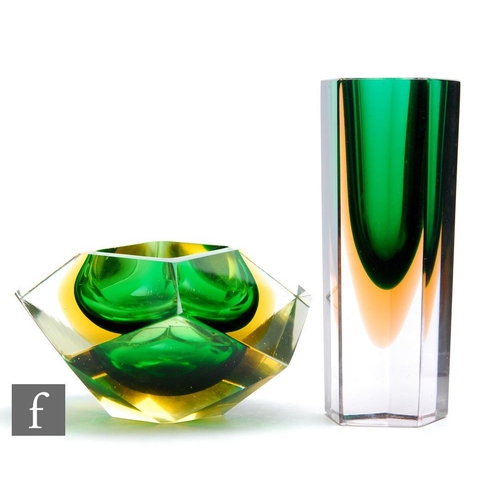 471 - A mid 20th Century Murano sommerso glass vase by Mandruzzato, of faceted form, the green core cased ... 