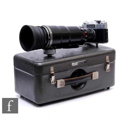 894 - A Zenit ES with Photo Sniper f/4.5 300mm lens with metal photosniper carry case, together with a Nov... 