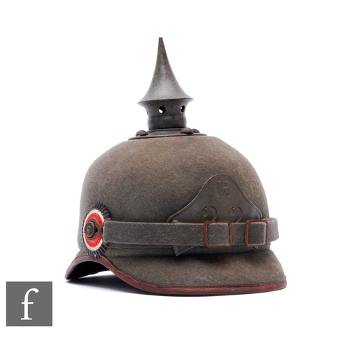 718 - A World War One 22nd R.Regiment Ersatz Felt Pickelhaube, the grey painted steel fixed spike with fou... 