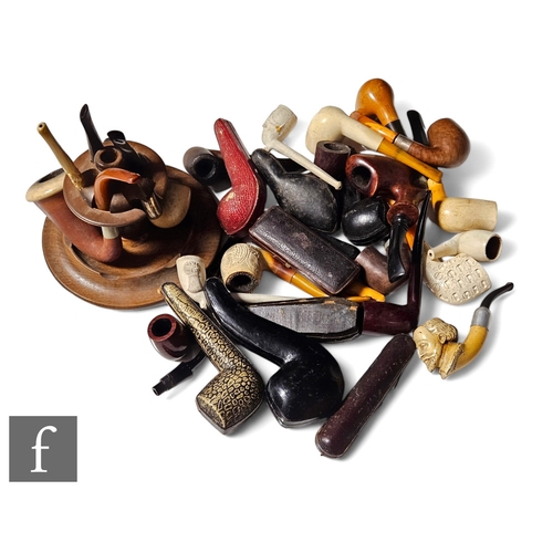 849 - A collection of 19th and 20th Century smoking pipes, various examples including Meerschaum, Briar an... 