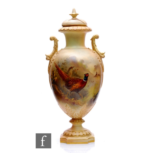 131 - A large early 20th Century Graingers Worcester pedestal vase and cover, shape number 648, of footed ... 