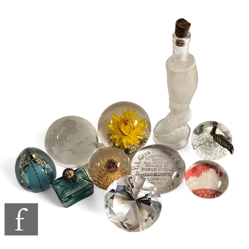 636 - A collection of 20th Century and later assorted glass paperweights, to include a facet cut example, ... 