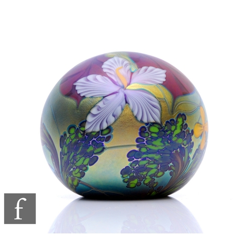 644 - A contemporary Richard P. Golding glass paperweight, of domed form, decorated to the surface with th... 