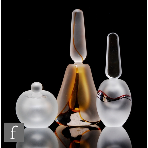 508 - A contemporary Catherine Hough studio glass scent bottle, of conical form, internally decorated with... 