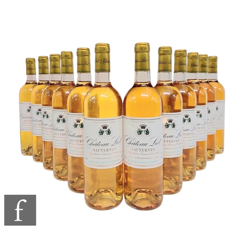 713 - A case of twelve bottles of Château Liot, Sauternes, 2009, Bordeaux, sweet, white. (12)