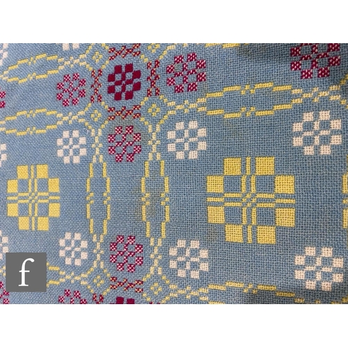 864 - A vintage woollen Welsh tapestry pale blue, yellow and deep pink fringed edge blanket or carthen, me... 