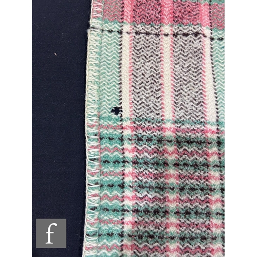 864 - A vintage woollen Welsh tapestry pale blue, yellow and deep pink fringed edge blanket or carthen, me... 