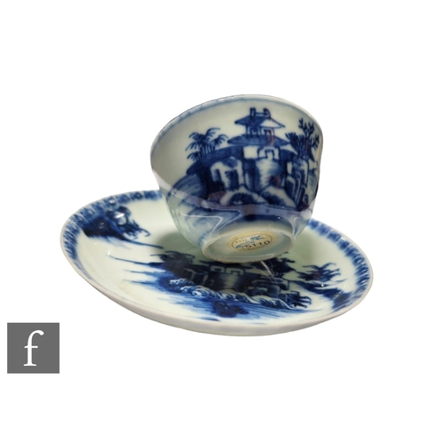 31 - A collection of 18th Century Chinese porcelain items, to include an export porcelain dish, a Nanking... 