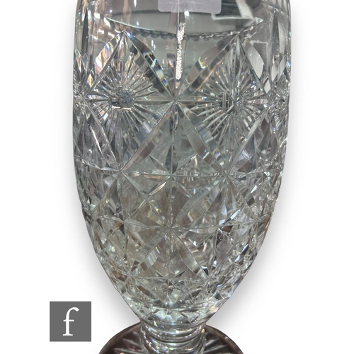 380 - A large 20th Century Thomas Webb clear crystal Pavane pattern vase from the Golden Age Collection, p... 