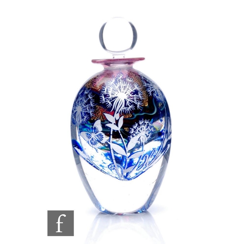 795 - A contemporary Jonathan Harris studio glass silver graal cameo scent bottle, internally decorated wi... 