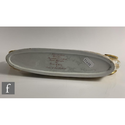 507 - An early 19th Century Chamberlains Worcester pen tray of boat form, painted with feathers to the int... 