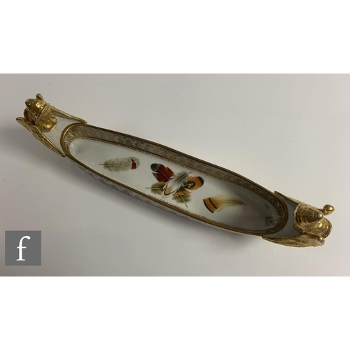 507 - An early 19th Century Chamberlains Worcester pen tray of boat form, painted with feathers to the int... 