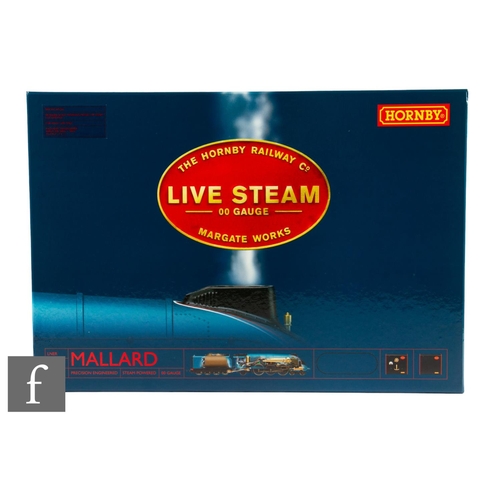 8 - An OO gauge Hornby Live Steam R1041 Mallard train set, set comprising 4-6-2 LNER Mallard locomotive ... 