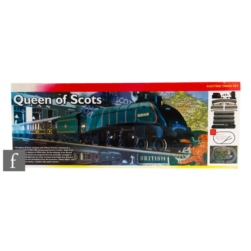 2 - A OO gauge Hornby R1024 Queen of Scots train pack, to include 4-6-2 BR green A4 class 'Golden Plover... 