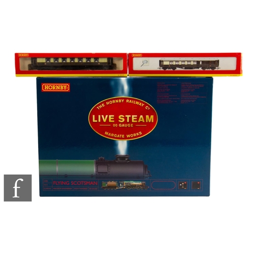 26 - A Hornby R2485 Live Steam 4-6-2 LNER Green A3 Loco 'Flying Scotsman' locomotive, boxed, with two pas... 