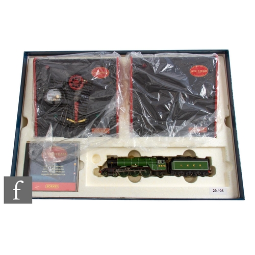 26 - A Hornby R2485 Live Steam 4-6-2 LNER Green A3 Loco 'Flying Scotsman' locomotive, boxed, with two pas... 