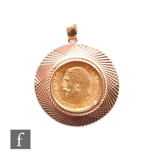 194 - A George V full sovereign dated 1912, loose to a 9ct pendant mount, total weight 12g.