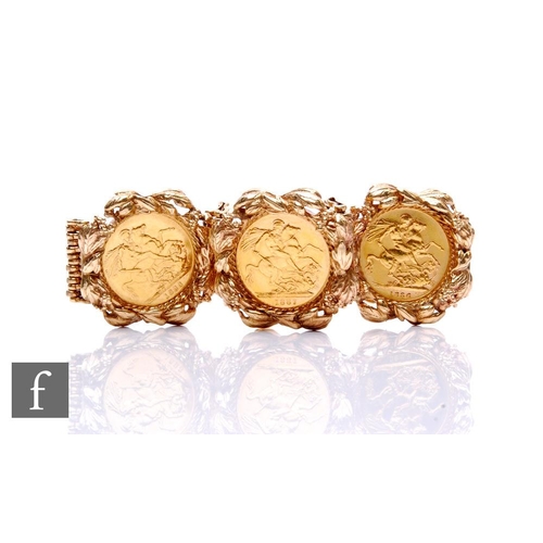 192A - A 9ct eight bar gate bracelet loose set with three Victorian young head full sovereigns, dated 1883,... 