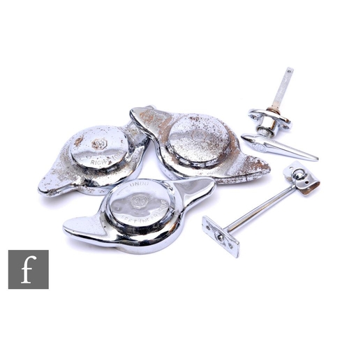 250 - Three vintage chrome MG car hub caps, a wing mirror bracket and a door handle. (5)PLEASE VIEW CONDIT... 