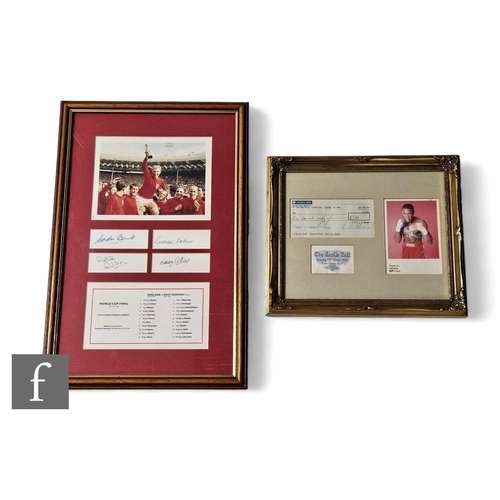 252 - A 1966 World Cup final diorama for the England winners and four original signatures of the team Gord... 