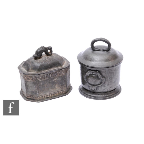 287 - A late 18th to early 19th Century lead tobacco jar and cover mounted with a fish, with tamper, width... 