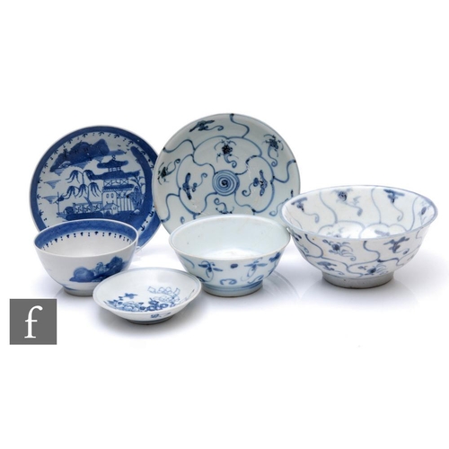 32 - A collection of four 19th Century Tek Sing Chinese shipwreck porcelain items to include a bowl and s... 