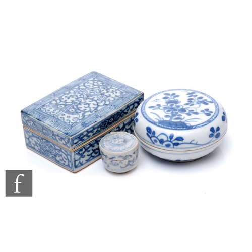 43 - A collection of assorted Chinese shipwreck porcelain cosmetic boxes, to include a 15th Century Hoi A... 