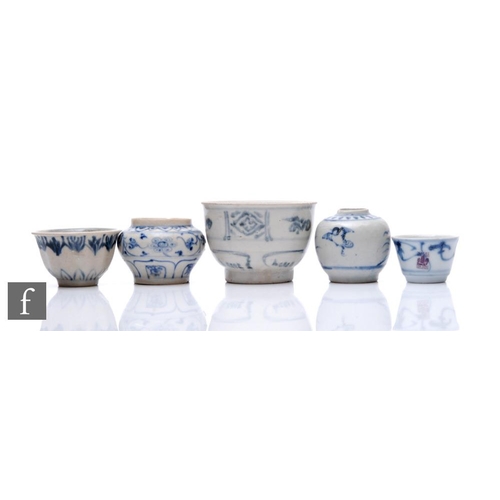 45 - A collection of assorted 15th Century Hoi An hoard Vietnamese Shipwreck porcelain items, to include ... 