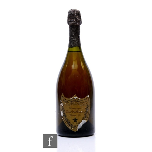 517 - A bottle of 1975 Dom Perignon Champagne, 75cl.PLEASE VIEW CONDITION REPORT