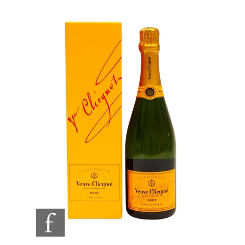 536 - A bottle of Veuve Clicquot champagne, 75cl, with box.PLEASE VIEW CONDITION REPORT