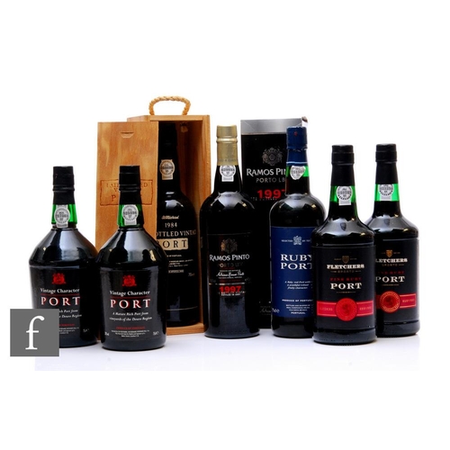 550 - Seven bottles of various ruby and vintage ports, two boxed. (7)PLEASE VIEW CONDITION REPORT... 