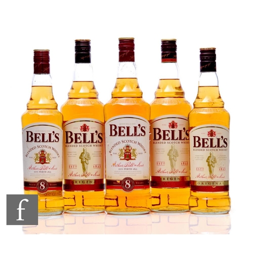 582 - Five bottles of Bell's whisky, to include three 1 litre bottles and two 70cl bottles.PLEASE VIEW CON... 