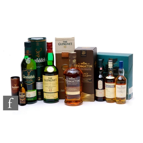 587 - A collection of Scottish single malt whiskies, to include The Glenlivet 12 years 70cl, Glenfiddich 1... 