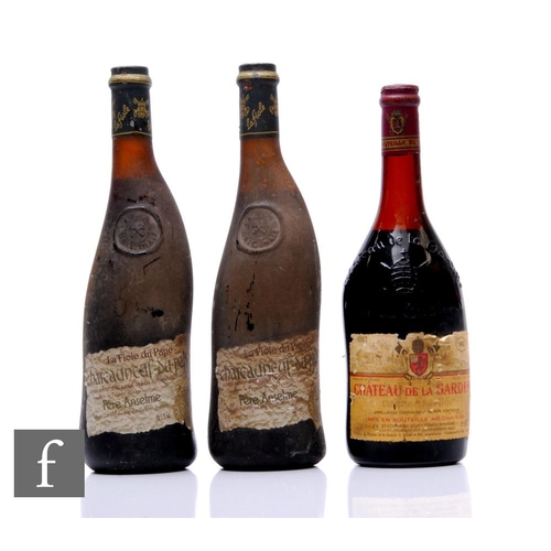 621 - Three bottles of French red wine, to include a bottle of 1982 Chateau de la Gardine Chateauneuf-du-P... 