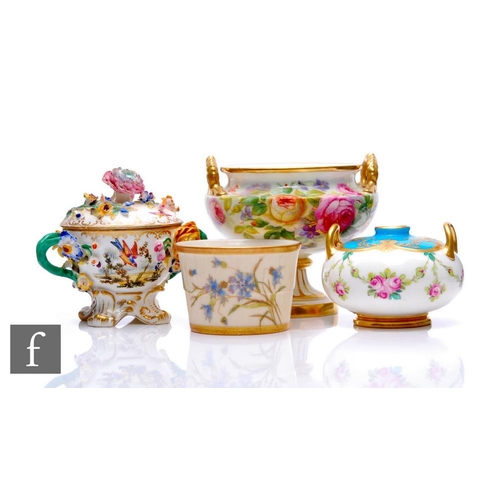 92 - A collection of late 19th and early 20th Century English porcelain, to include a Minton's twin handl... 