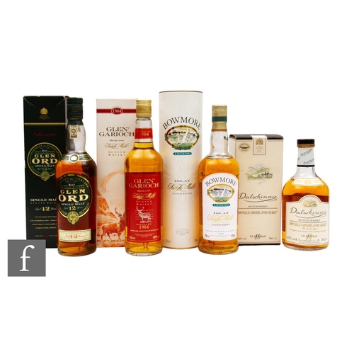 607 - Four bottles of Scottish single malt whisky, all 1990s bottling, to include Bowmore Legend, Glen Gar... 