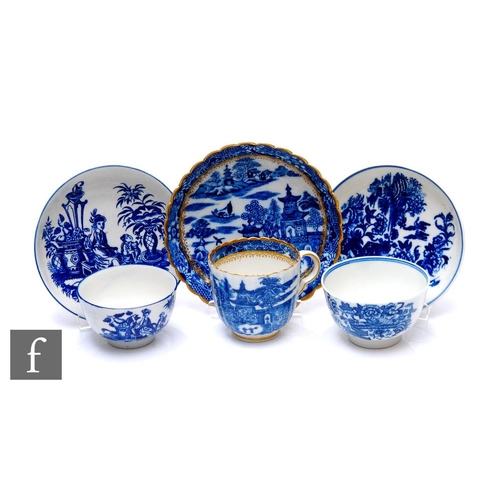 87 - A collection of late 18th Century English blue and white teawares, including a Worcester porcelain t... 