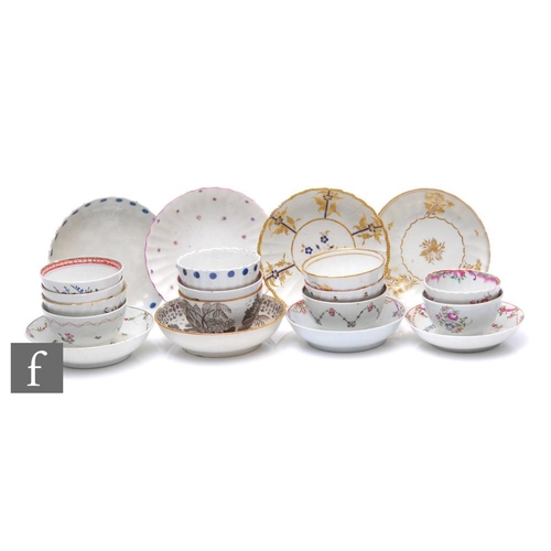 167 - A collection of late 18th to early 19th Century teabowls and saucer, including Newhall, Worcester, p... 