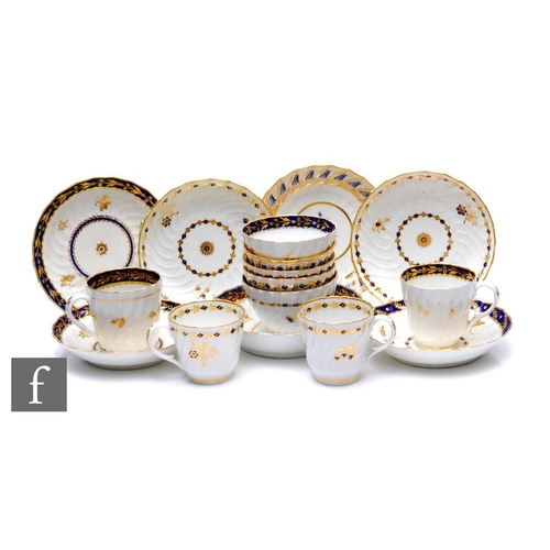 83 - A collection of 18th and early 19th Century English porcelain, to include Worcester Barr and Barr pe... 