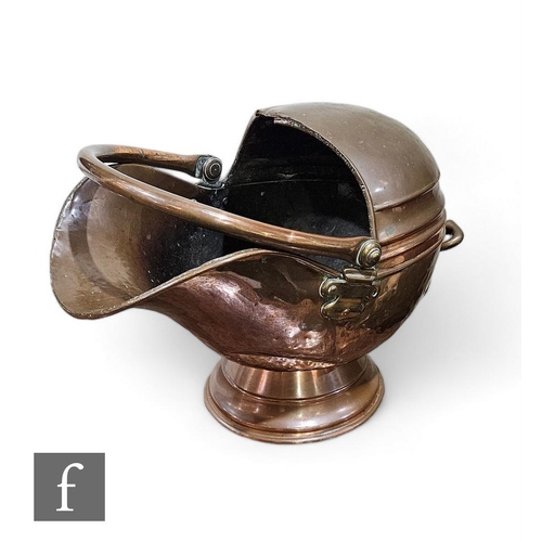 850 - A Victorian copper swing handle helmet shaped coal scuttle, height 31cm.PLEASE VIEW CONDITION REPORT... 