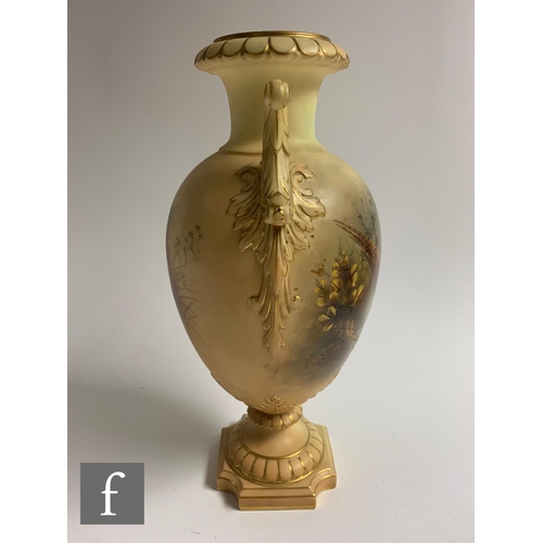 110 - A large early 20th Century Graingers Worcester pedestal vase and cover, shape number 648, of footed ... 